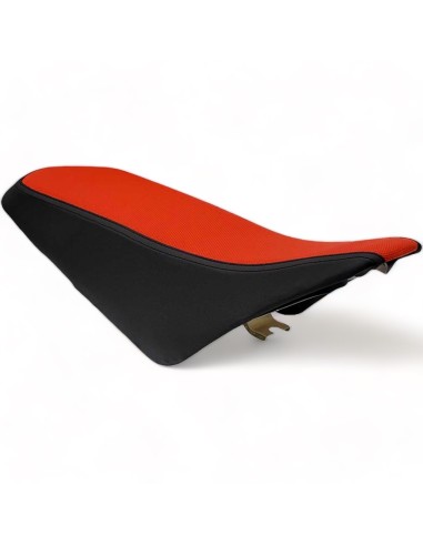 SELLE QUAD ENFANT / ADOLESCENT CARBONE NOUVELLE GENERATION ROUGE / NOIR